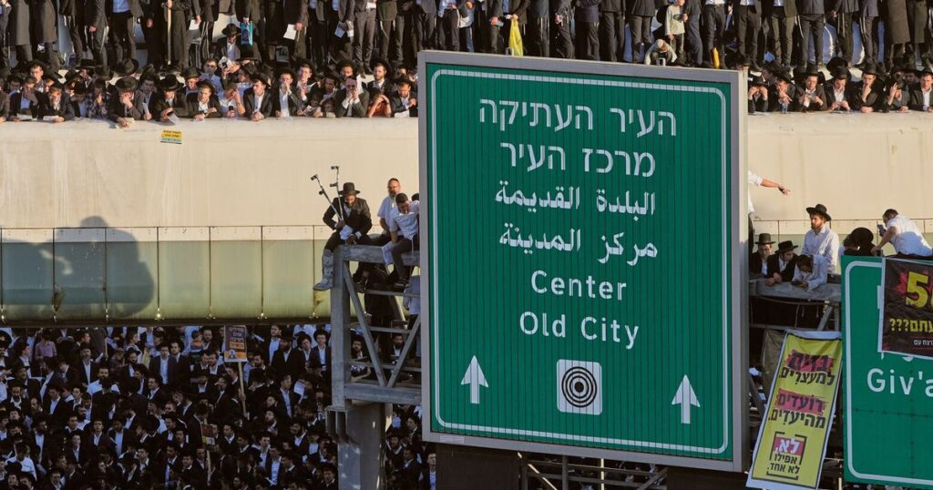 Tens of thousands of ultra-Orthodox Jews protest military draft in Jerusalem