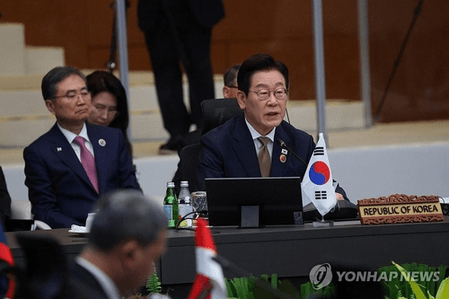 South Korean President vows to step up cooperation with ASEAN to tackle transnational crimes