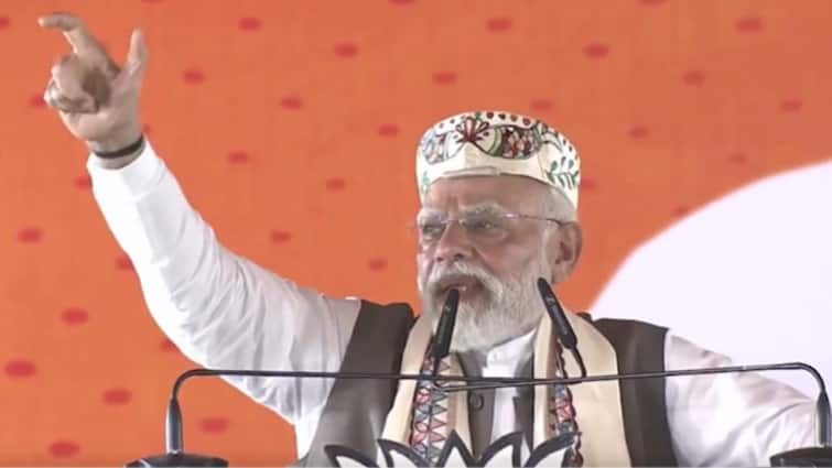 PM Modi In Bihar Asks Crowd To Switch On Flashlights, Then Takes ‘Lantern’ Jibe At RJD: WATCH