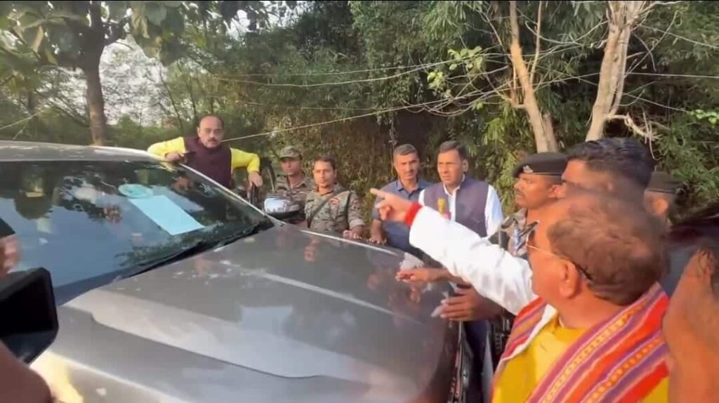 Broil Erupts Between Bihar Dy CM Vijay Sinha, RJD MLC Ajay Kumar — WATCH