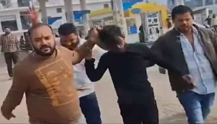 Madhya Pradesh: Anas Khan blackmails Hindu girl with obscene videos, caught by Hindu organisations after he forcibly takes victim to a hotel