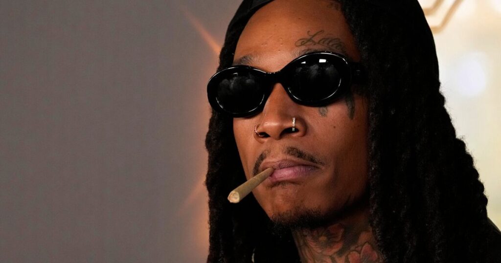 Romanian court sentences US rapper Wiz Khalifa to 9 months for drug possession