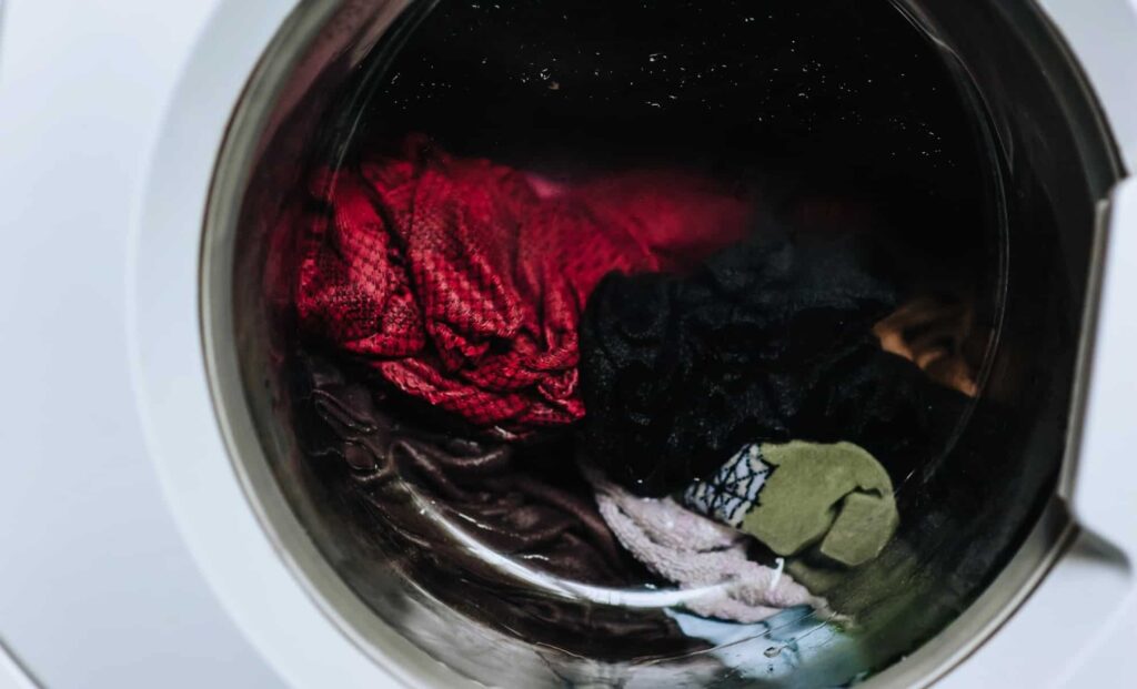 For Longer-Lasting Clothes, Experts Recommend This Wash Cycle
