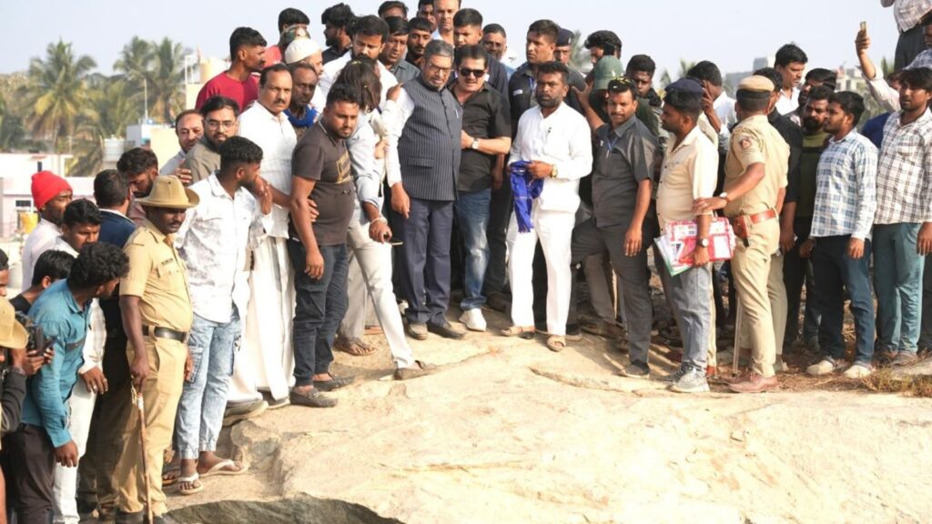 Why Congress is again in a bulldozer row in Karnataka — and why BJP is calling K C Venugopal a ‘super CM’ | Political Pulse News