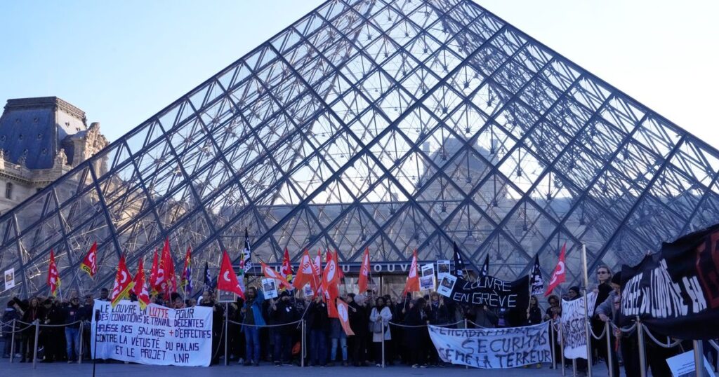Louvre workers vote to extend a strike at the world’s most visited museum